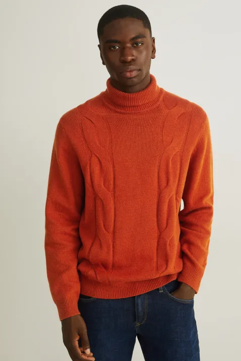 Magasnyakú pulóver gyapjútartalommal 29,99 euróért, azaz kb. 11 500 forintért.