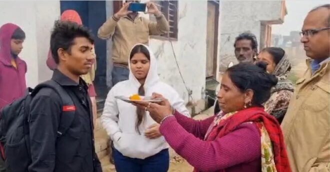 Találkozás 13 év után. A háttérben Paras, aki nélkül még mindig egymást keresnék.