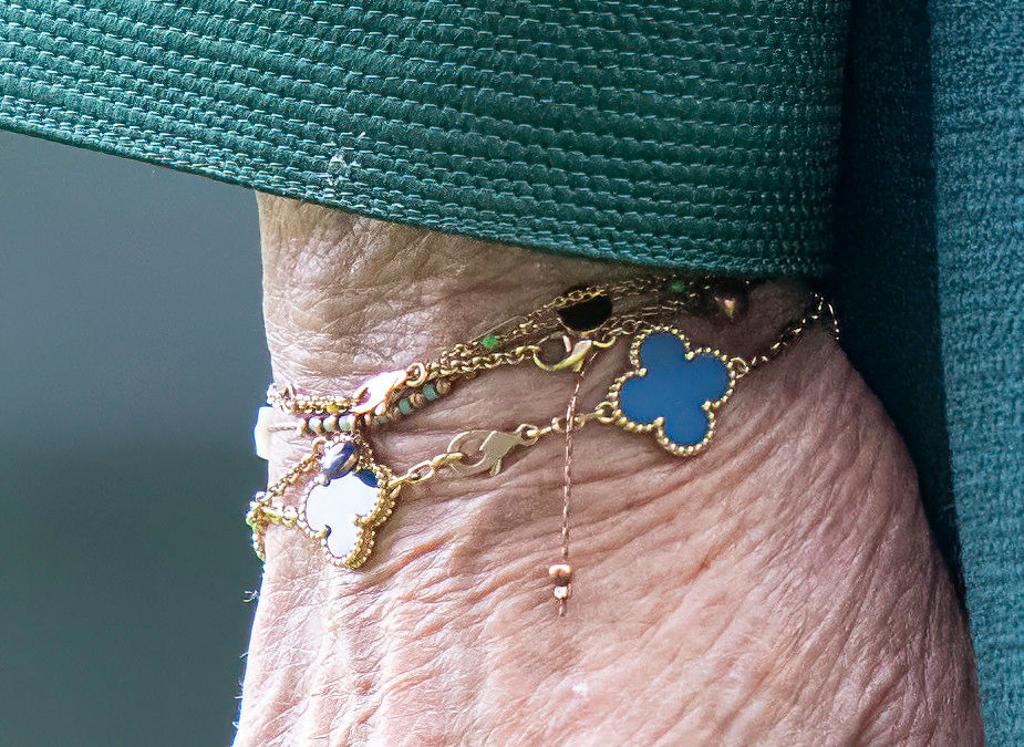 Kamilla királyné karkötője