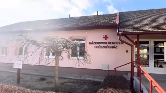 „Takarodjon el innen a francba!” – Nem hajlandó kiköltözni a polgármester a felújított orvosi lakásából