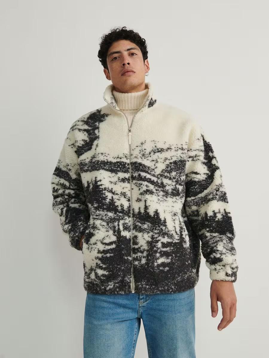 Sherpa melegítőfelső 9995 forintért.