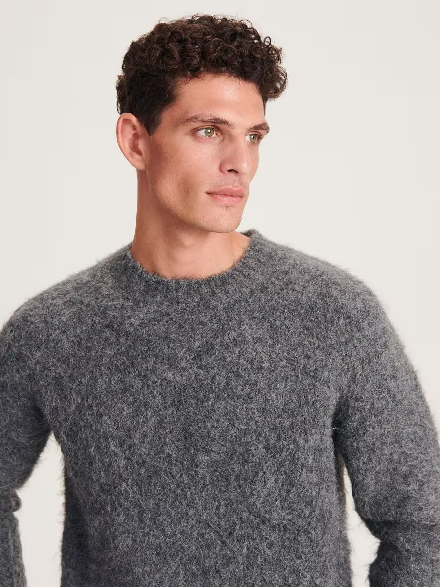 Alpakagyapjú-keverék pulóver 9995 forintért.