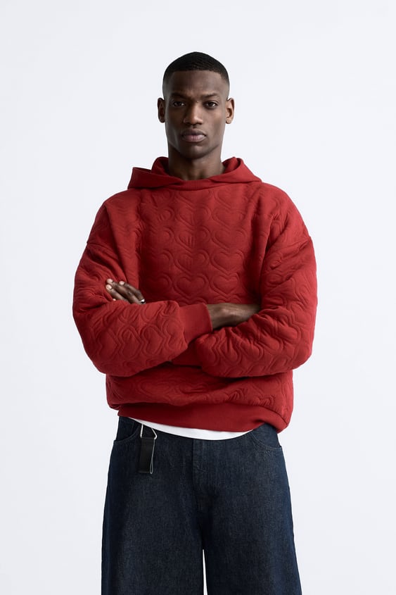 Szívecskés kapucnis felső 14 995 forintért.