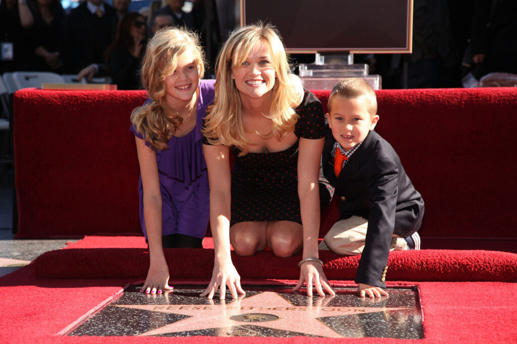 Reese Witherspoon a gyerekekkel