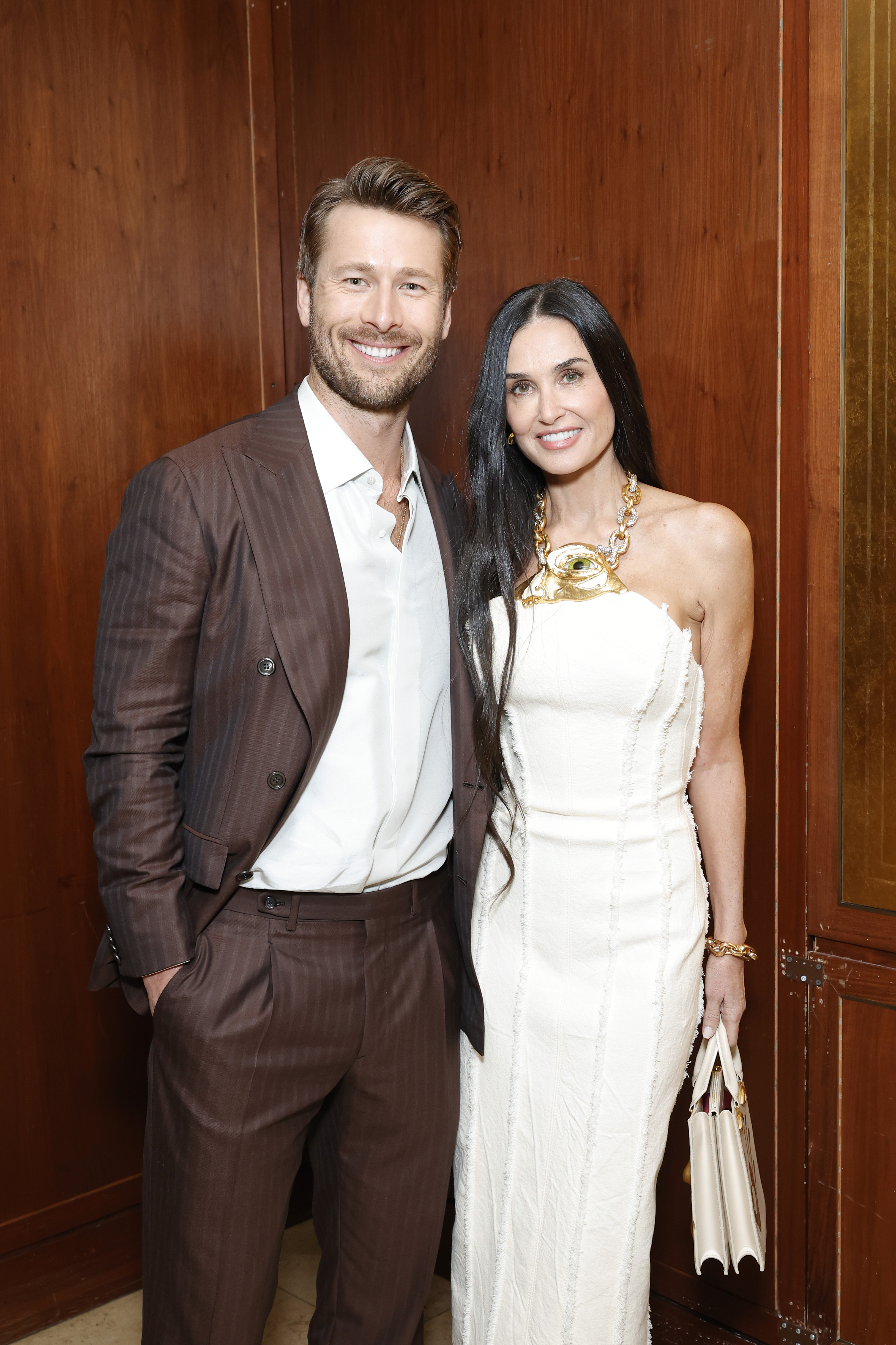 Glen Powell és Demi Moore