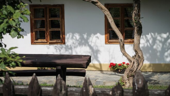 Sokkoló: Hollókőre sok ezer forint a belépő húsvétkor