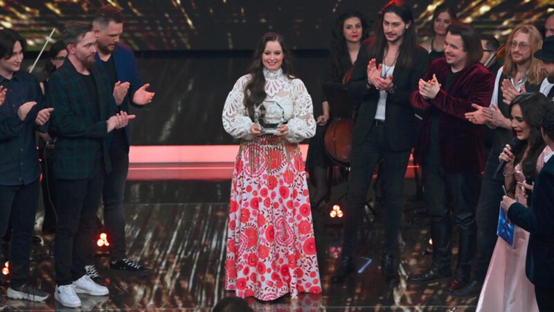 A győztes László Evelin A Dal 2024 televíziós show-műsor döntőjében - Fotó: MTI/Bruzák Noémi