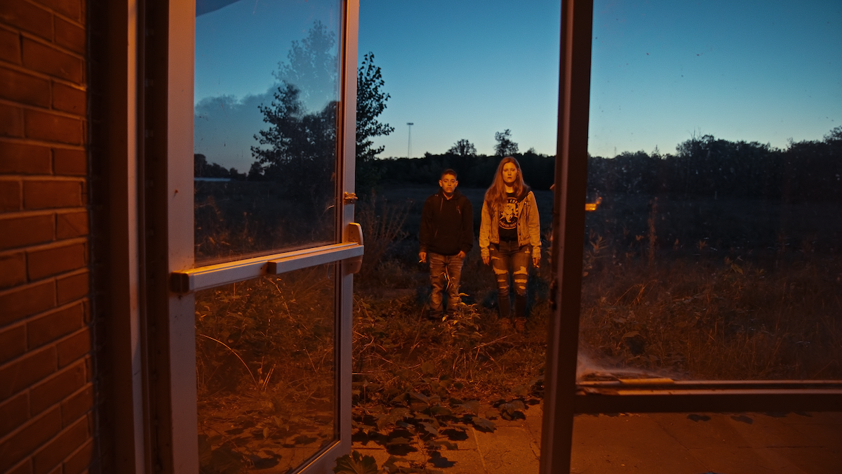 Jelenet a Szigorú szeretet: A fegyelmezés árnyoldala című dokumentumsorozatból