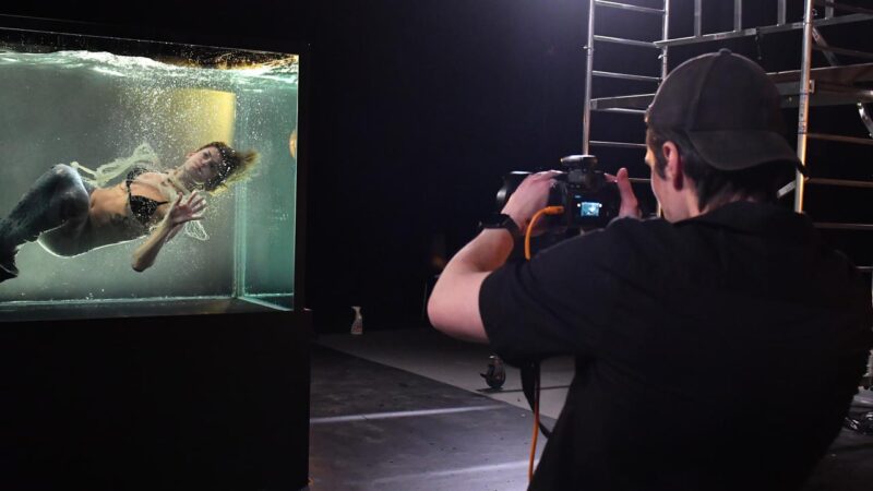 Akváriumban fotózták a NTMH versenyzőit - Fotó: Sajtószoba