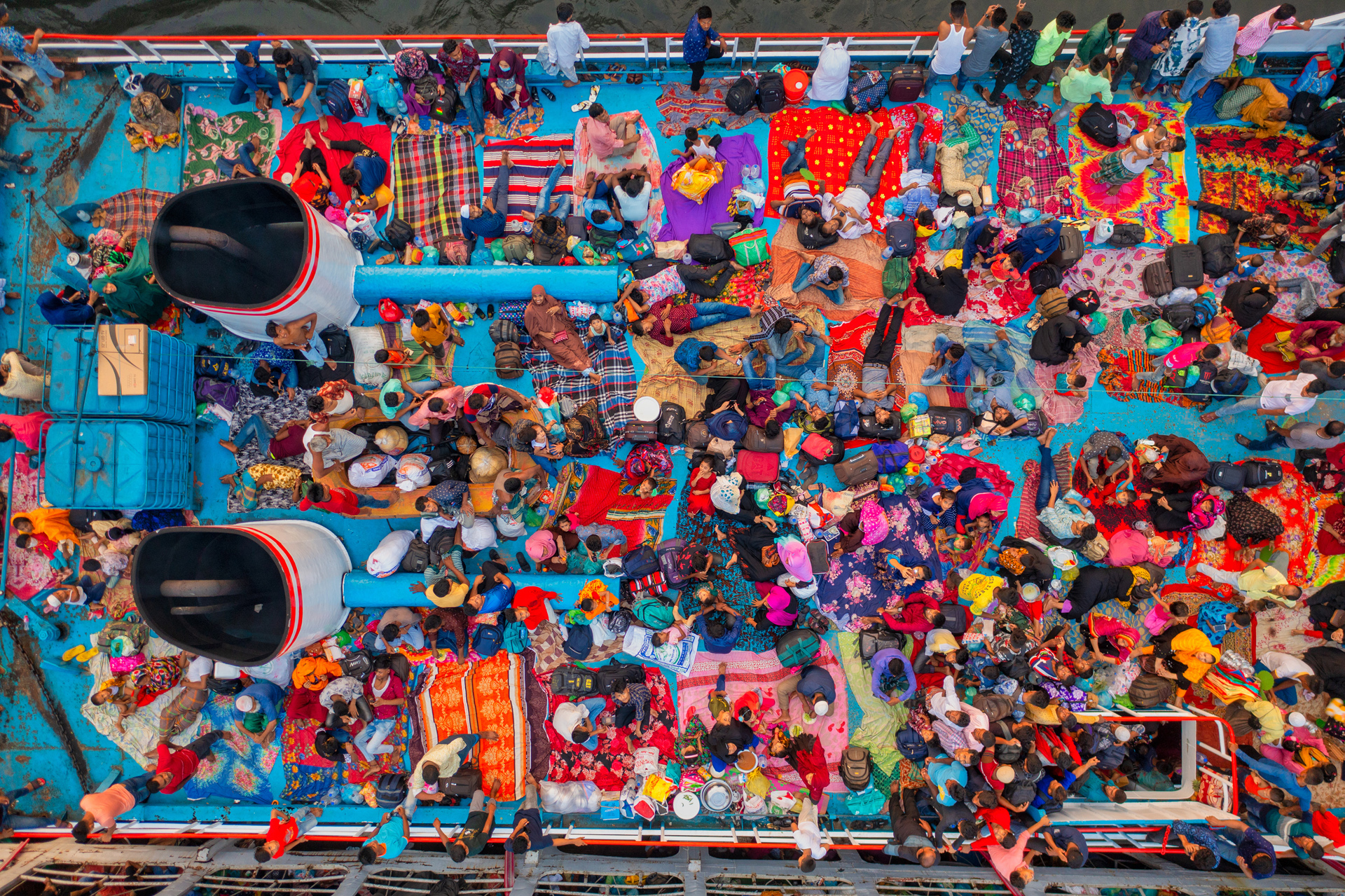 Azim Khan Ronnie: Utazás a tetők felett