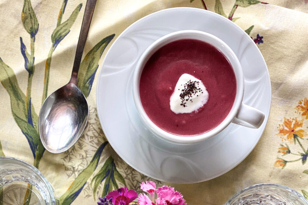 Earl Grey-es cseresznyekrémleves