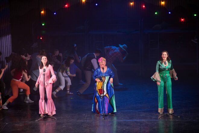 Széles Flóra, Falusi Mariann, Fésűs Nelly - fotó: Veres 1 Színház