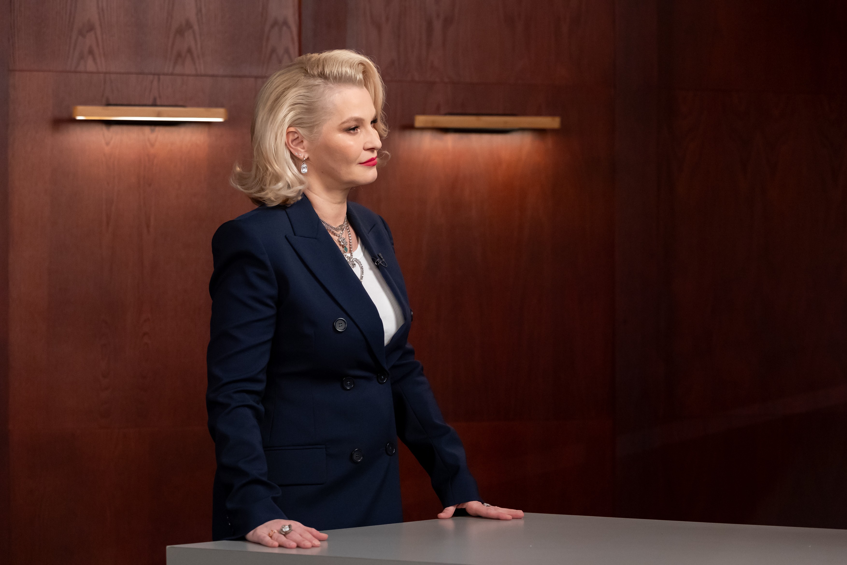 Lilu Cápák között