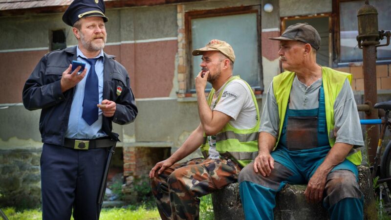 Szabó Győző, Debreczeny Csaba és Kerekes József (b-j) A mi kis falunk című sorozatban - Fotó: Sajtóklub