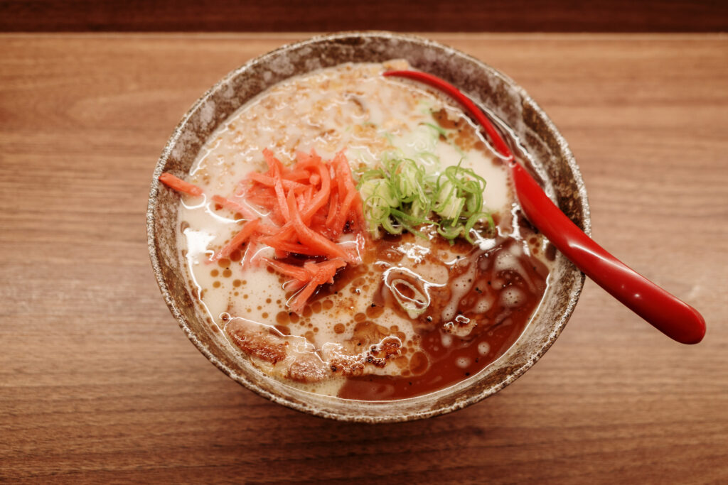 Ramen leves piros kerámiakanállal