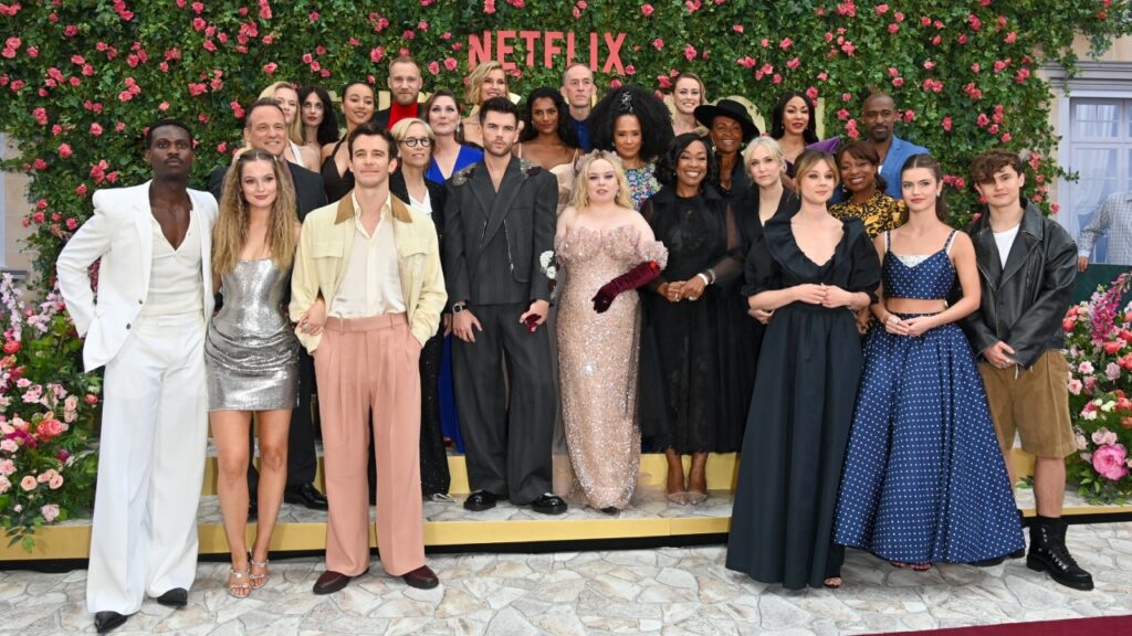 Ledöbbentek a Bridgerton-rajongók: Minden jel arra utal, hogy távozik az egyik kulcsszereplő