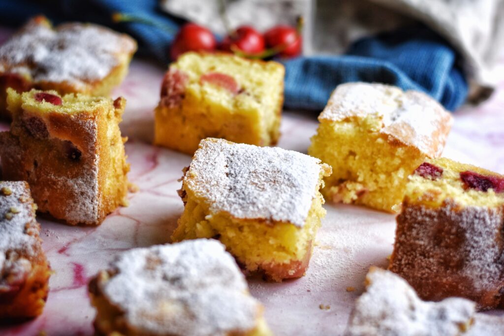 Egyszerű cseresznyés kevert süti