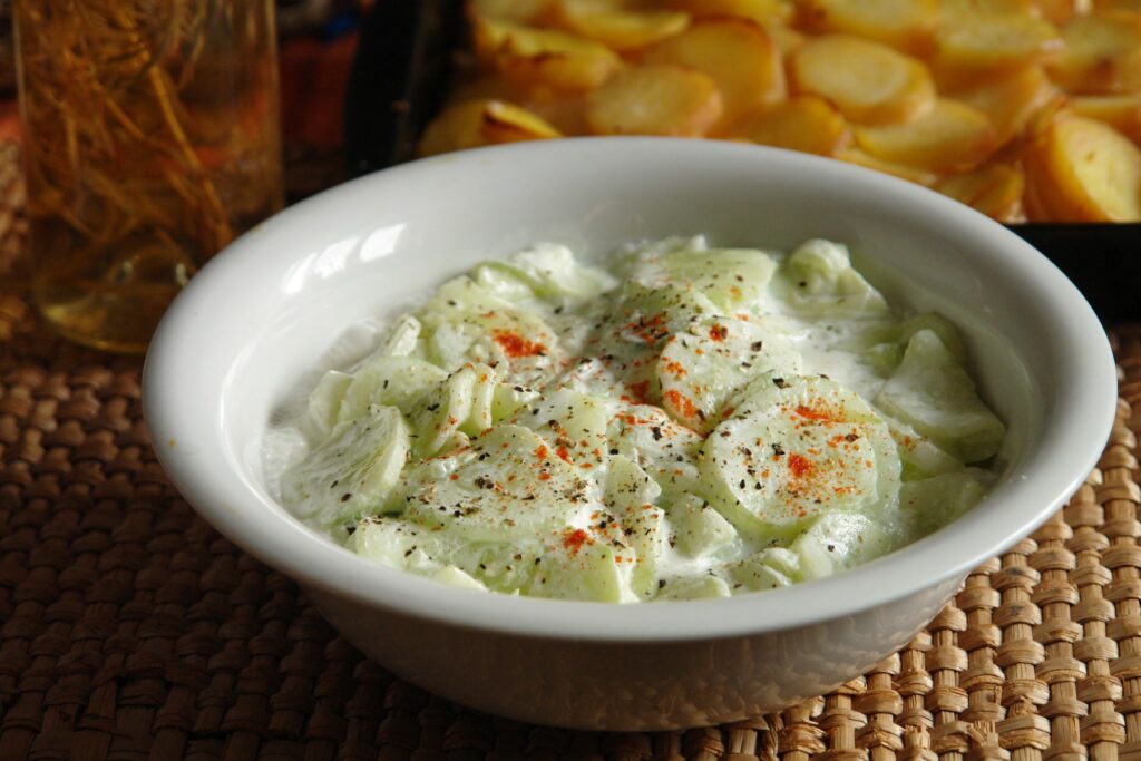 Tejfölös uborkasaláta