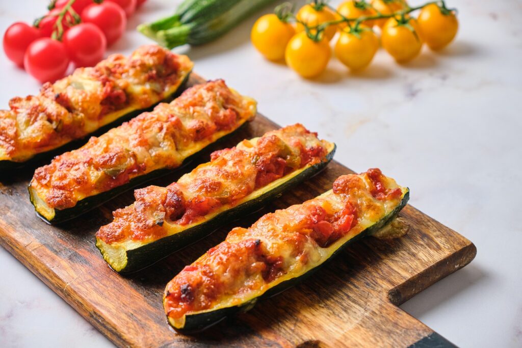 Fetás-kolbászos töltött cukkini / Fotó: Simon Gábor, Nosalty Ételfotó