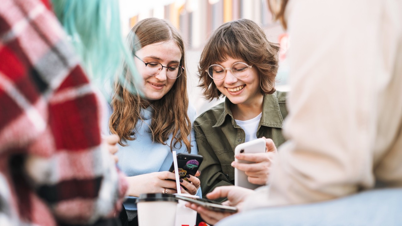 Napi horoszkóp 2024. 06. 25.: Kapcsolatépítős kedd
