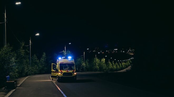mentőautó az éjszakában