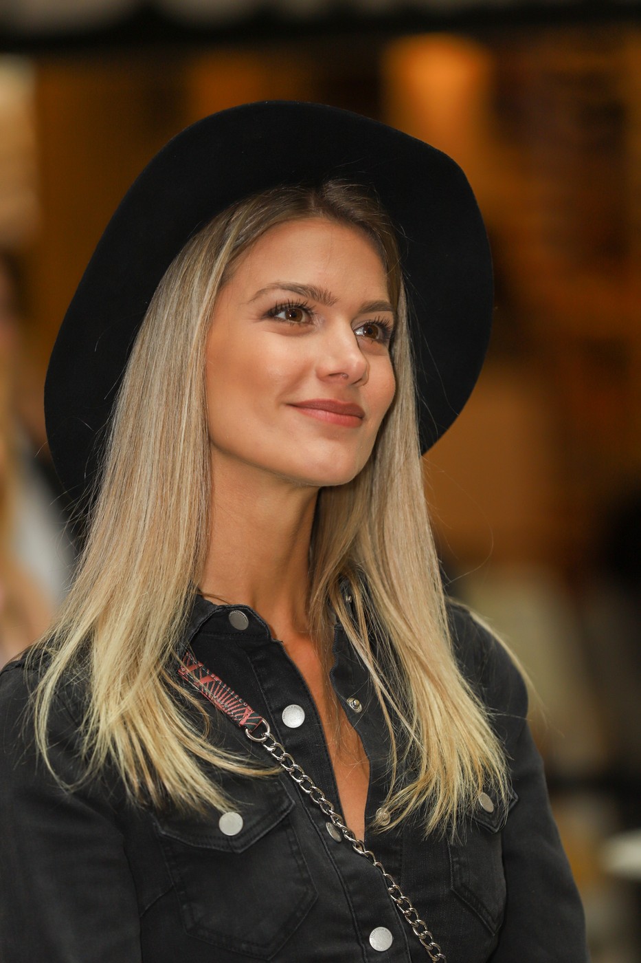 A Westend Bevásárlóközpont 20 éves születésnapját egy óriás ajándékmarkolójátékkal ünnepli, sztárvendégek közreműködésével.,Image: 481261580, License: Rights-managed, Restrictions: , Model Release: no, Pictured: Weisz Fanni