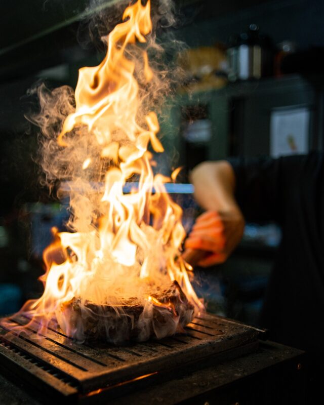 Tűz a Costes Downtownban: faszénen sütés a belvárosi étteremben