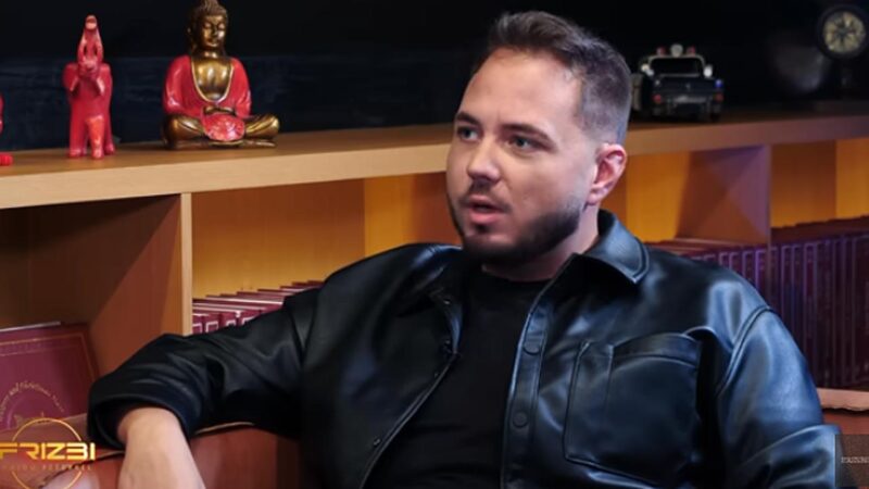 Zámbó Adrián Hajdú Péter műsorában - Forrás: Frizbi TV / YouTube