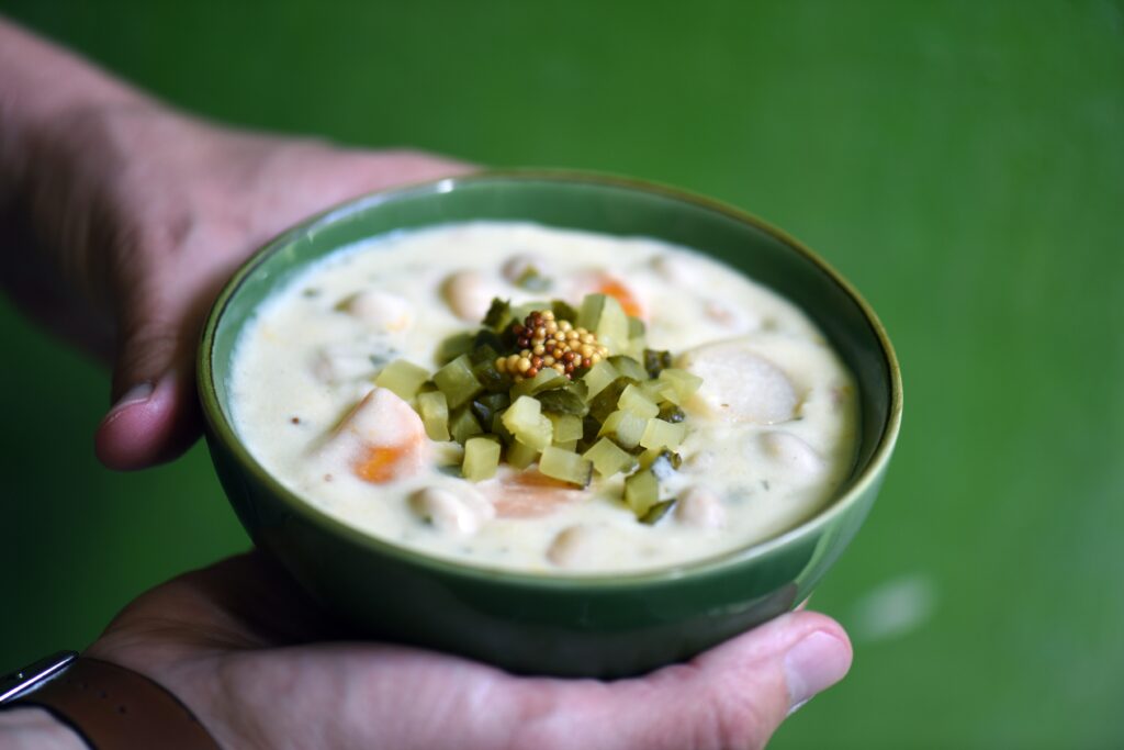 Nyári babfőzelék kovászos uborkával