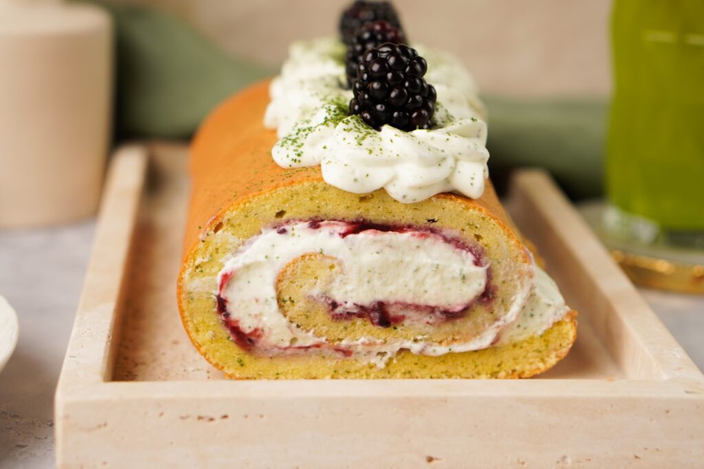 Hamis matchás piskótatekercs fügelevéllel