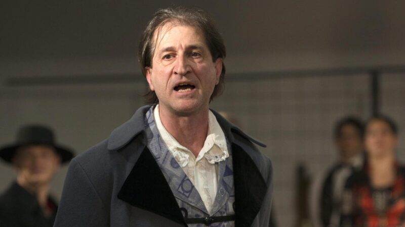 Már tűzoltó védőfelszerelésben is lehet látni Cserna Antalt, nem csak a színpadon - MTI Fotó: Kallos Bea