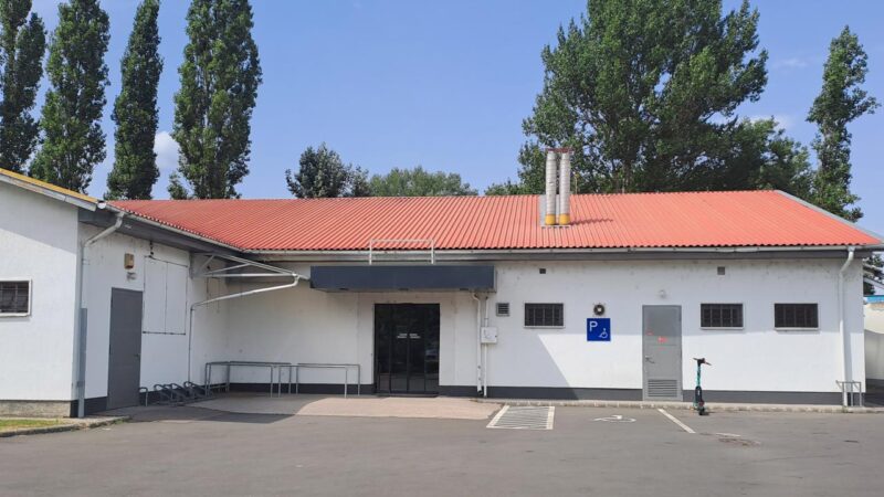 Az egykori Spar / leendő MERE&nbsp; bejárata - Fotó: F.C. / nlc