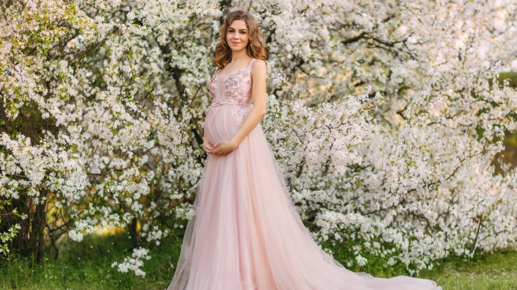 Egy csinosan öltözött vendégnél egy menyasszörny szerint már csak egy csinos és várandós vendég rosszabb (Fotó: Getty Images)