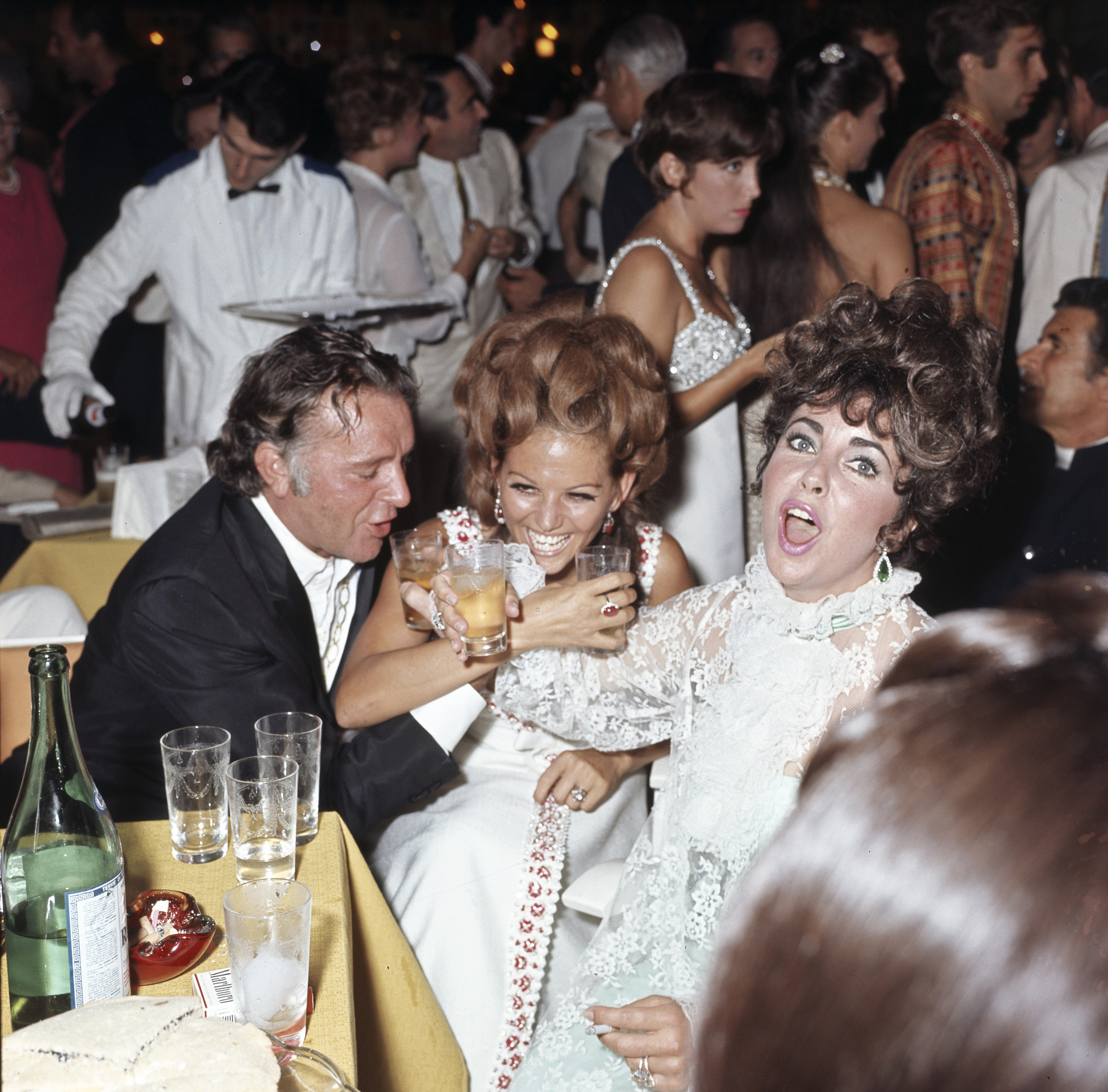 Richard Burton, Claudia Cardinale és Elizabeth Taylor