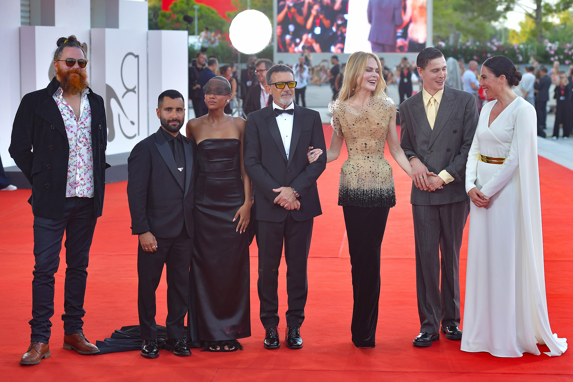 David Hinojosa, Sophie Wilde, Antonio Banderas, Nicole Kidman, Harris Dickinson és Halina Reijn rendező a Velencei Filmfesztiválon (fotó: Dominique Charriau/WireImage)