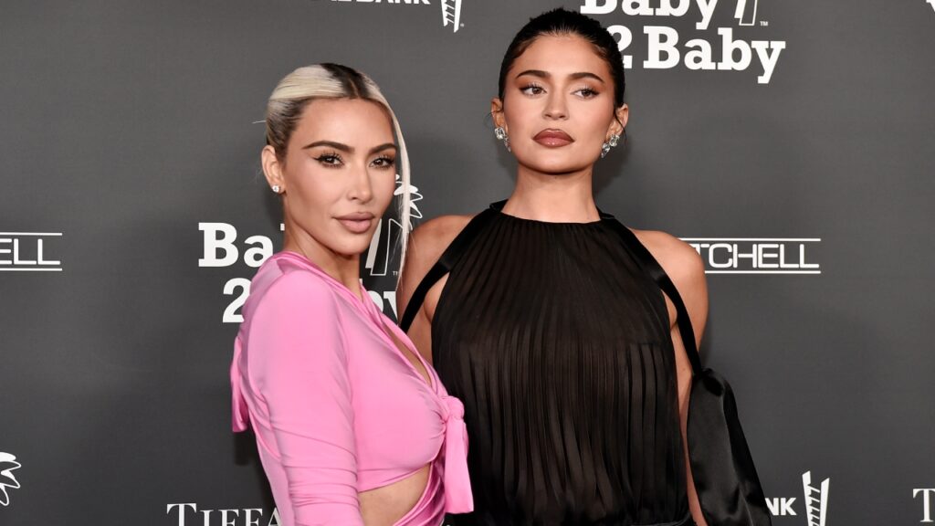 Kim Kardasian és féltestvére, Kylie Jenner között bár 16 év korkülönbség van, ezt senki sem mondaná meg. (Fotó: Getty Images)