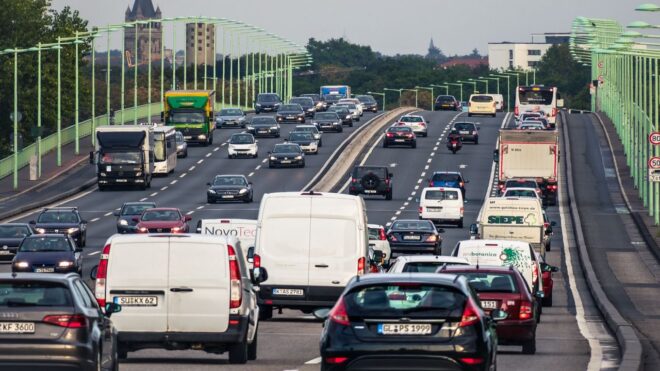 Hatalmas változásokat tartogat az új KRESZ