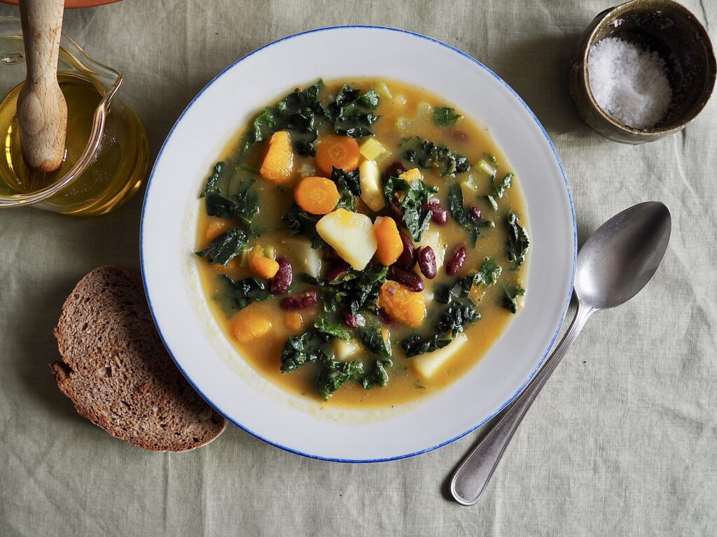 Toszkán bableves sütőtökkel és fodros kellel (Zuppa Frantoiana)
