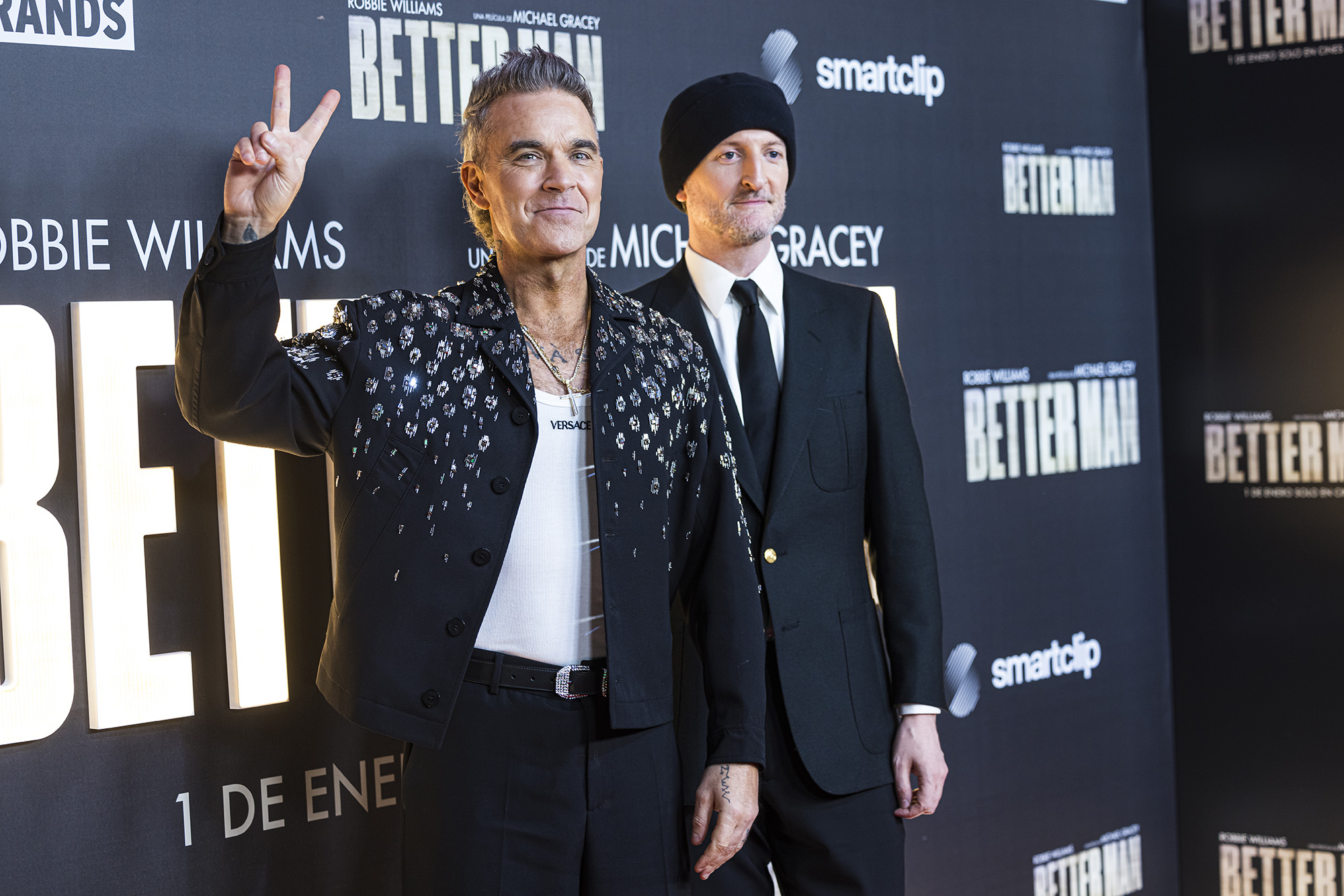 Robbie Williams és Michael Gracey rendező a film madridi premierjén (fotó: David Benito/FilmMagic)