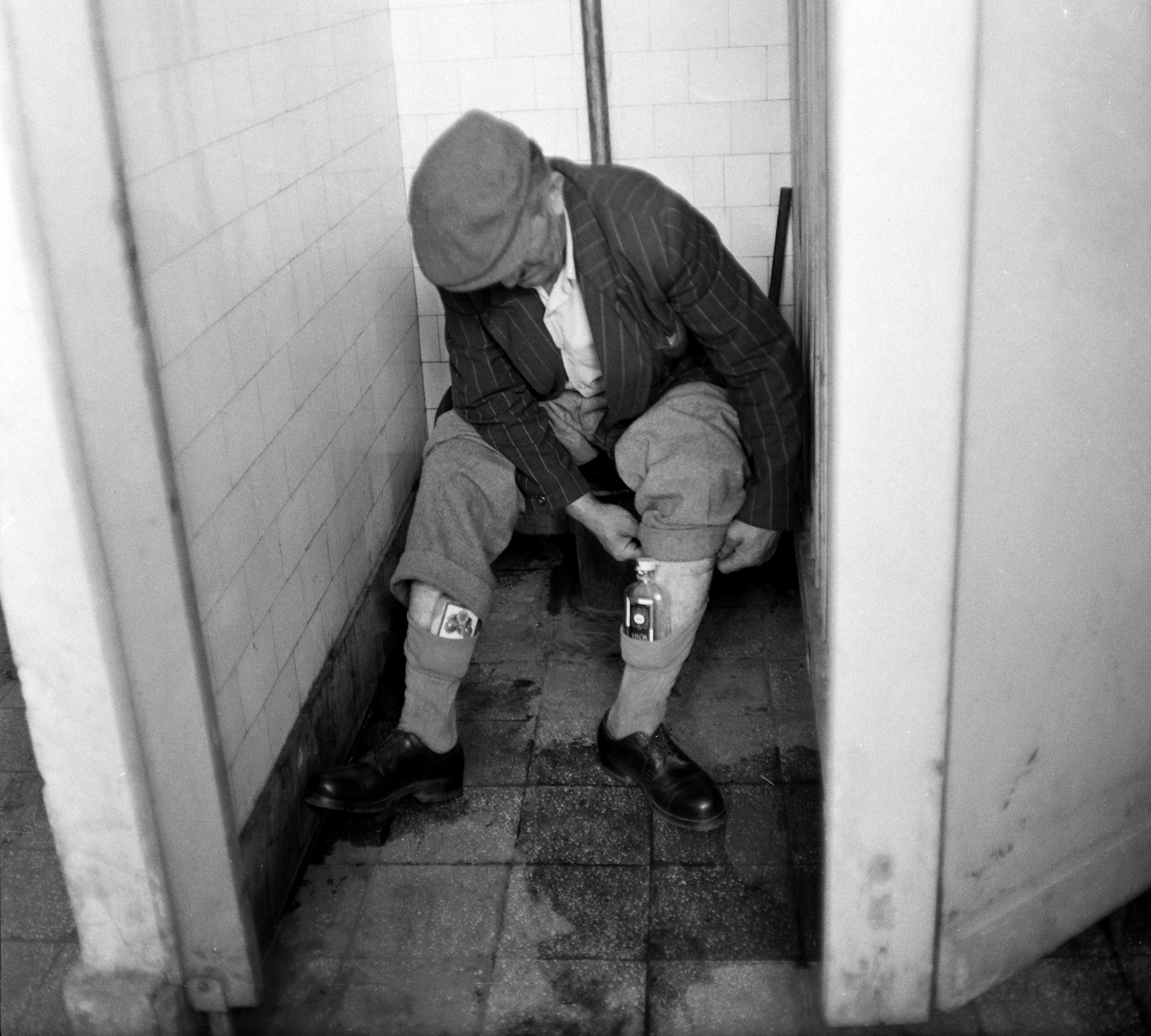 Zokniba rejtett szeszesitalok