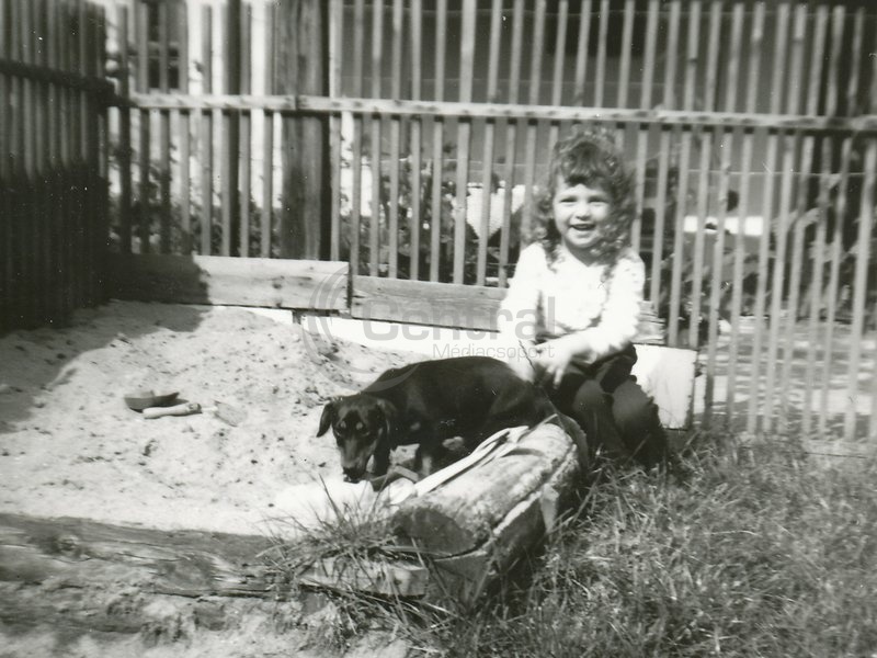 Novodomszky Éva családjával gyermekként