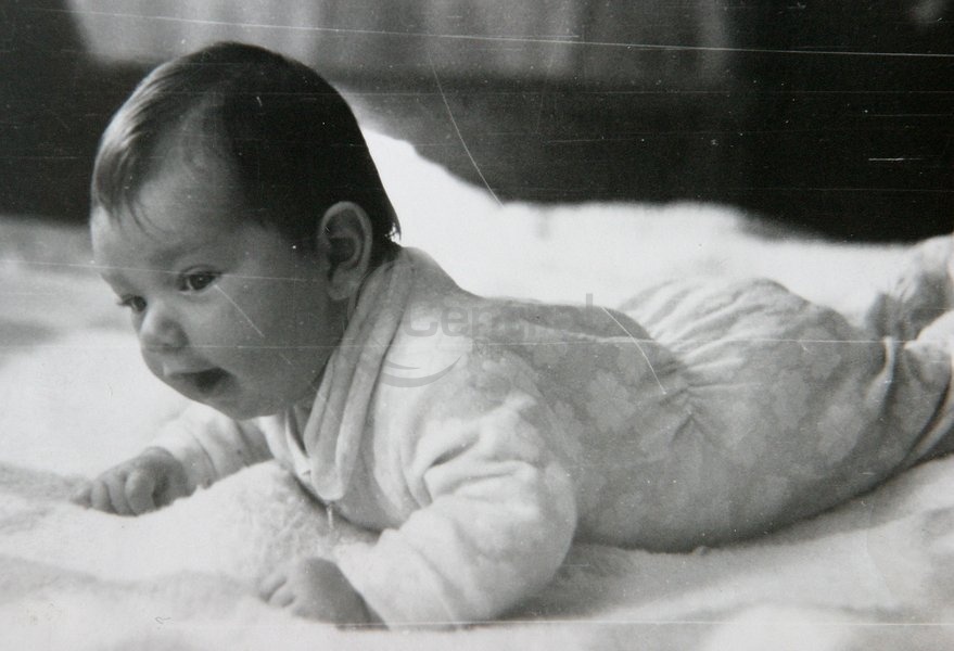 Novodomszky Éva kisbabaként