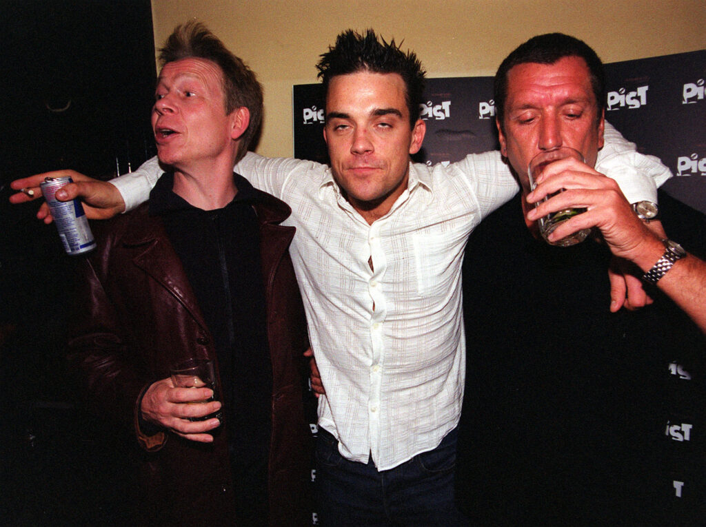 Robbie Williams a Sex Pistols tagjaival