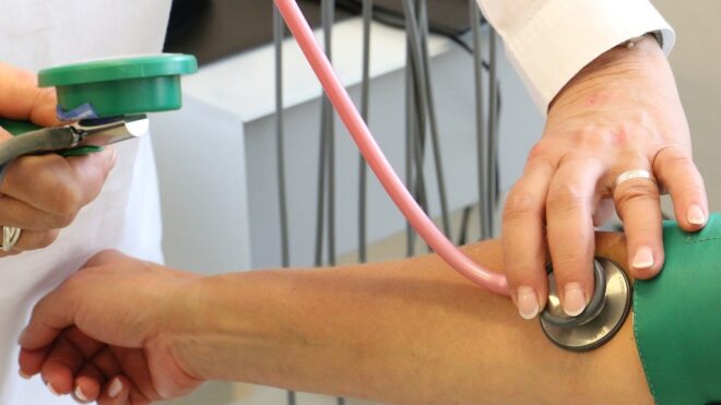 Milliók szednek ilyen gyógyszert koleszterinre: mellékhatások sora derült ki róla