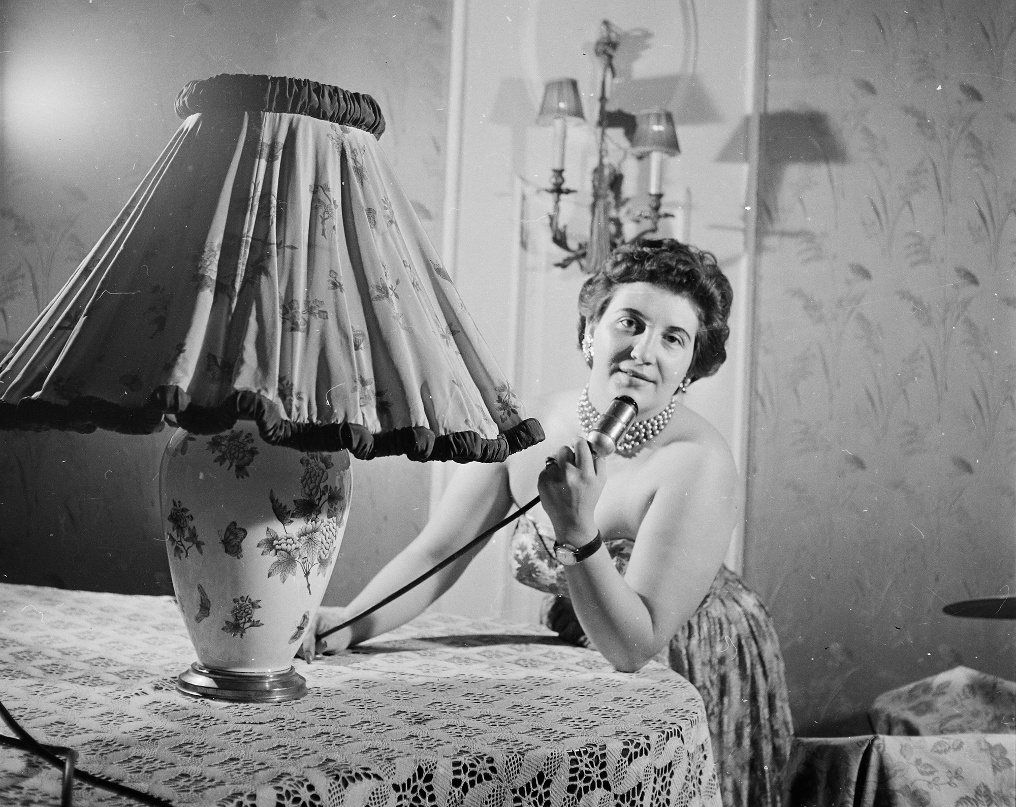 Moszkva Étterem, Herendi-lámpa, 1958. (forrás: Fortepan)