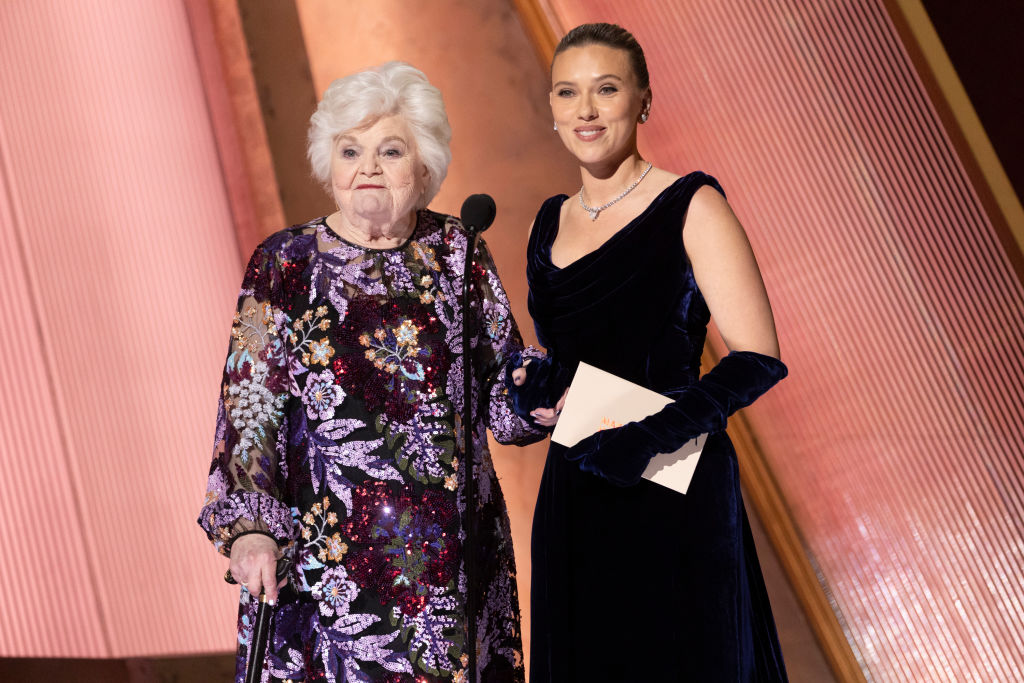 Scarlett Johansson és June Squibb