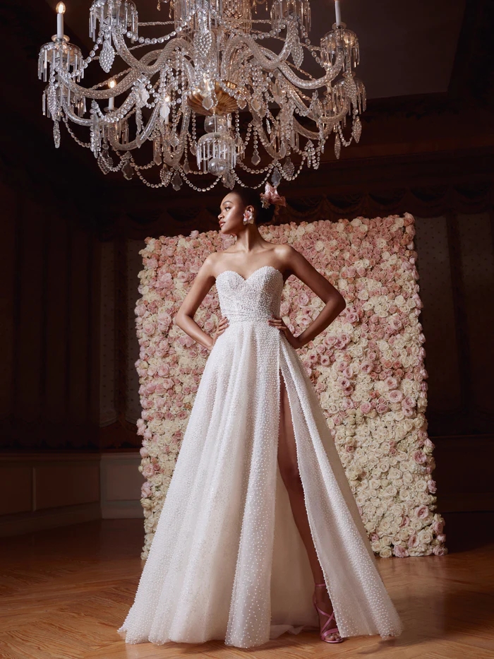 Gyöngyös menyasszonyi ruha