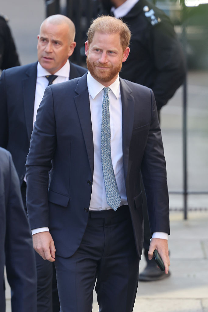 Harry herceg hat hónap után először utazott az Egyesült Királyságba