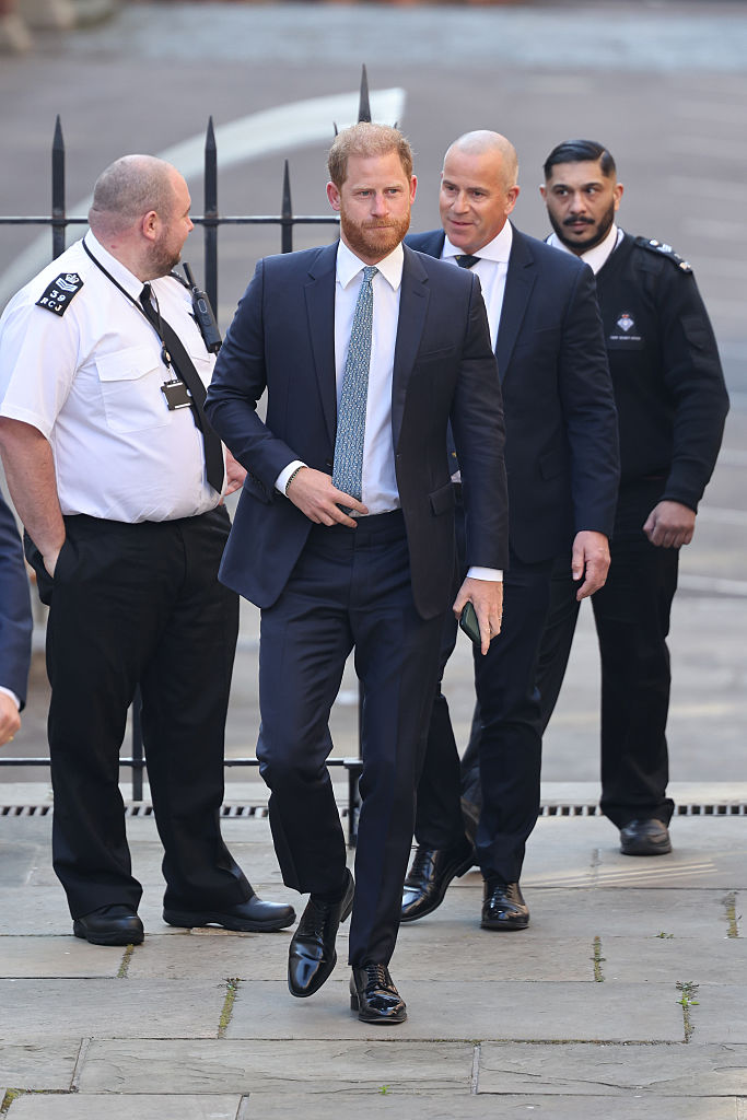 Harry herceg hat hónap után először utazott az Egyesült Királyságba - fotók