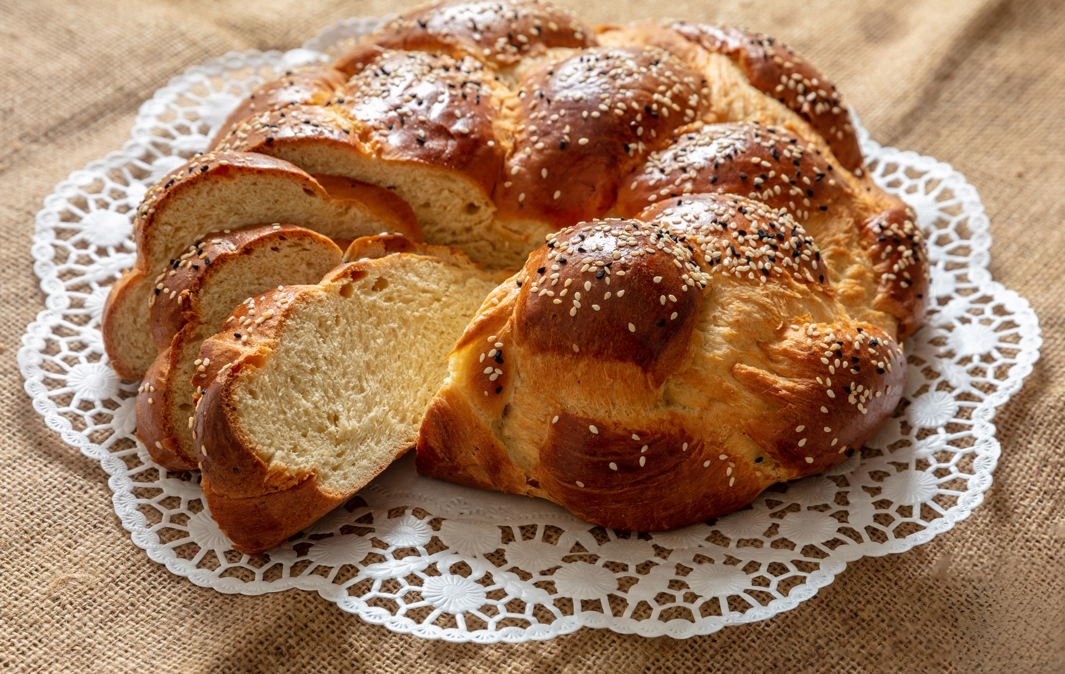 Körben font húsvéti kalács